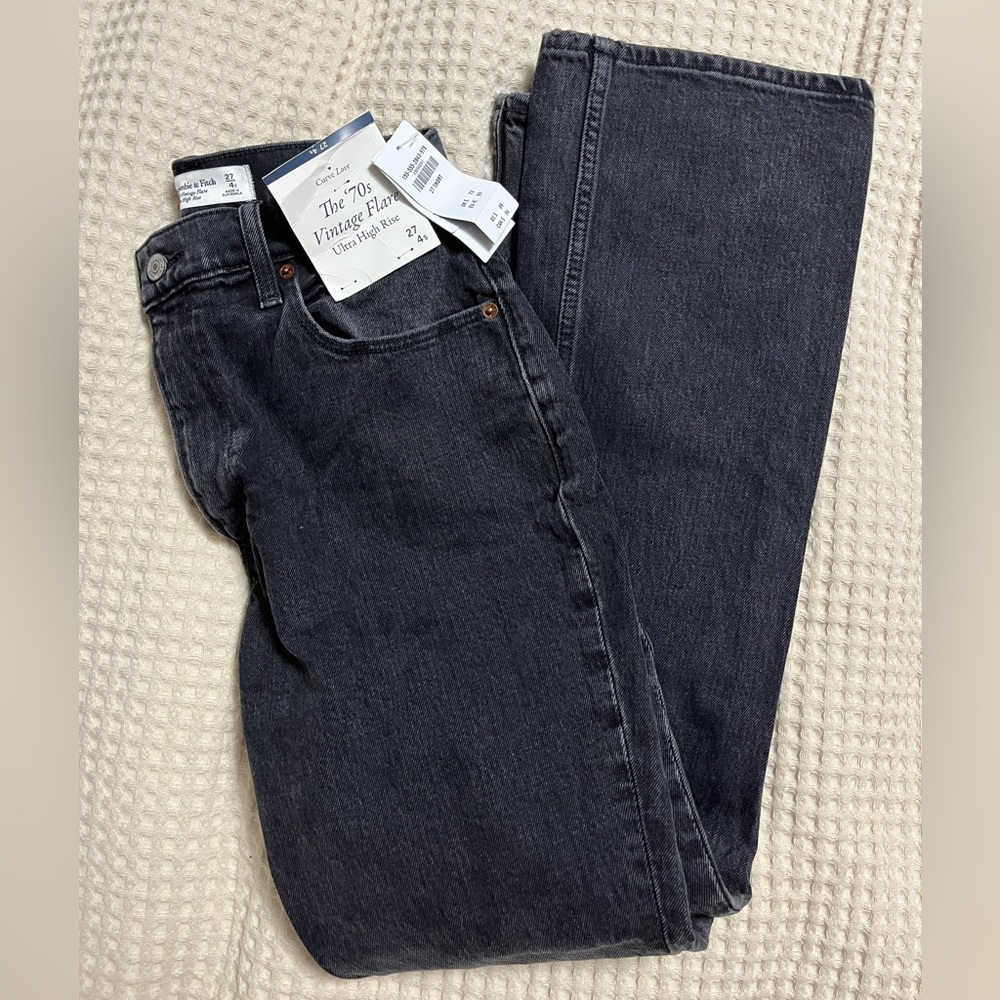 NWT Abercrombie & Fitch “The 70s Vintage Flare Ultra High Rise” Curve Love 27S